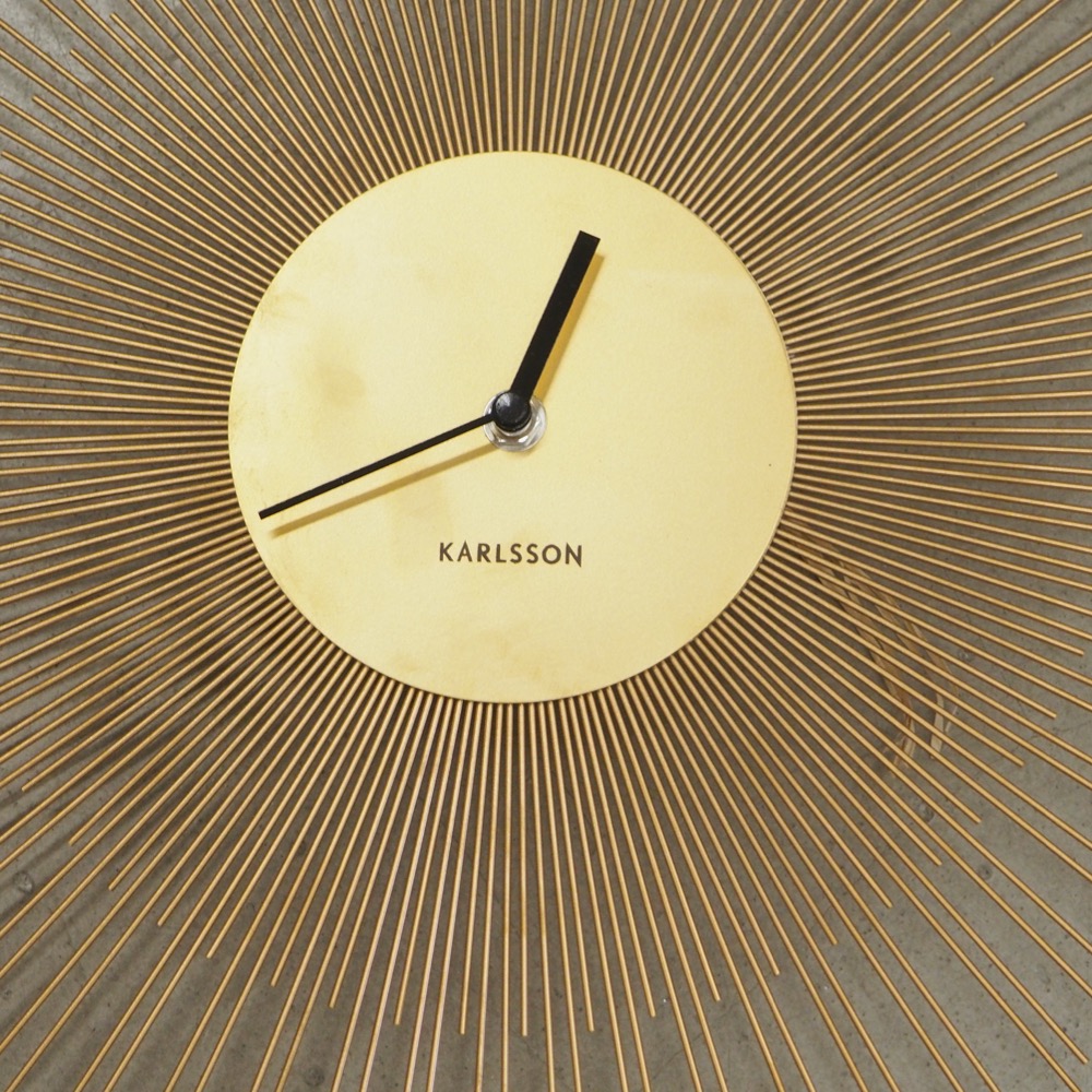 Wanduhr Peony goldfarben filigran design Sonne