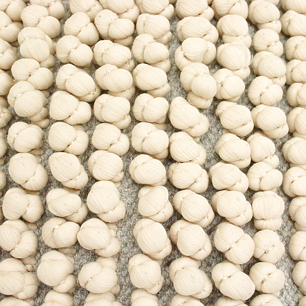 Kissen Bergen mit kleinen Stoffkugeln mit Inlett B 45 x L 45 cm