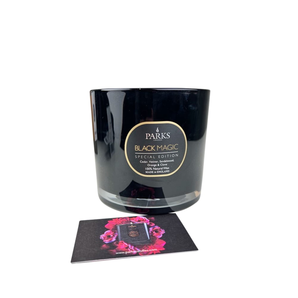 Duftkerze Black Magic: Cedar, Vetvier, Sandalwood, Orange & Clove