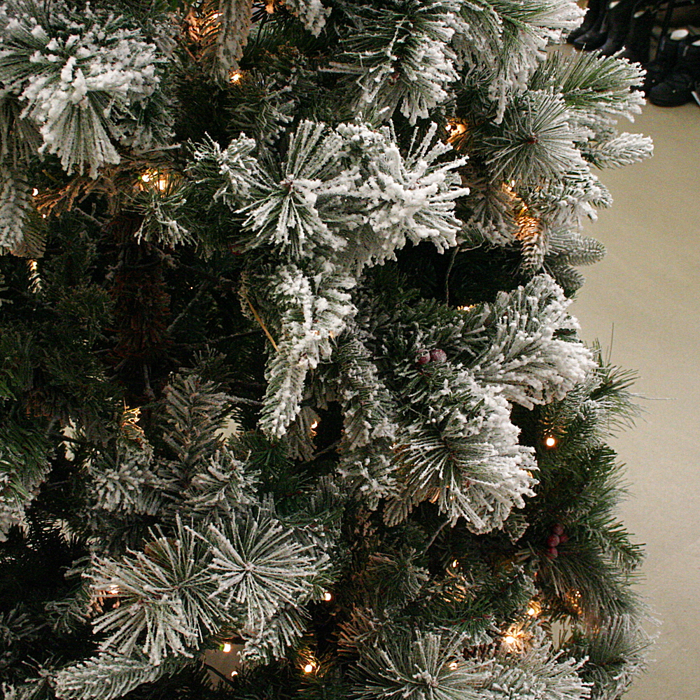 LED Tannenbaum Schnee ca. H120cm x Ø 70cm täuschend echt