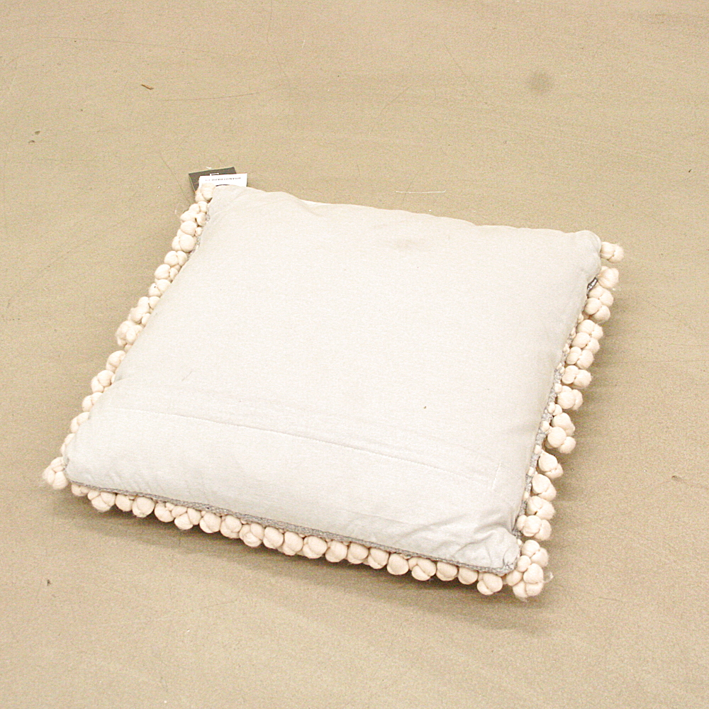 Kissen Bergen mit kleinen Stoffkugeln mit Inlett B 45 x L 45 cm