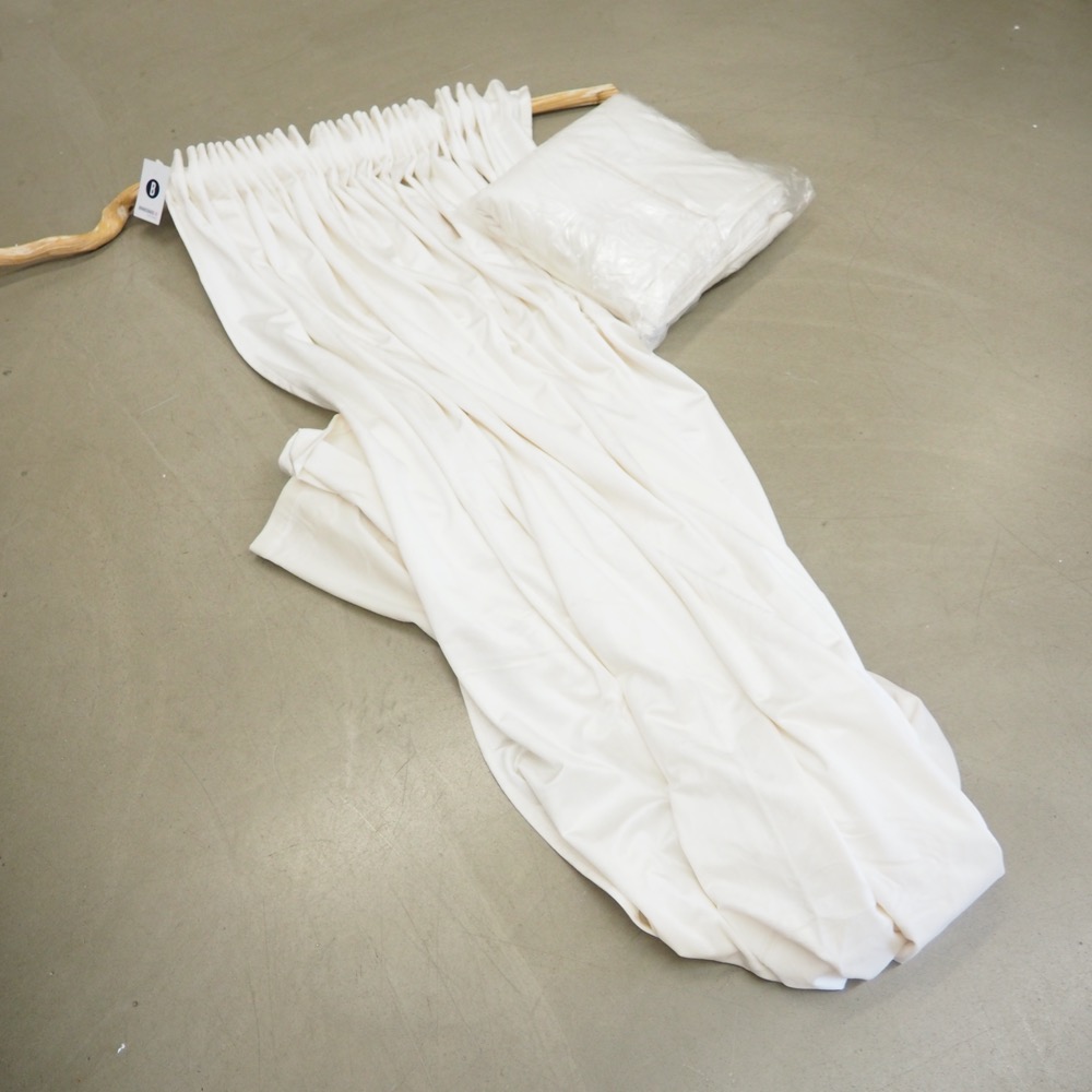 2 Samt-Vorhänge Simone je 140 x 250 cm