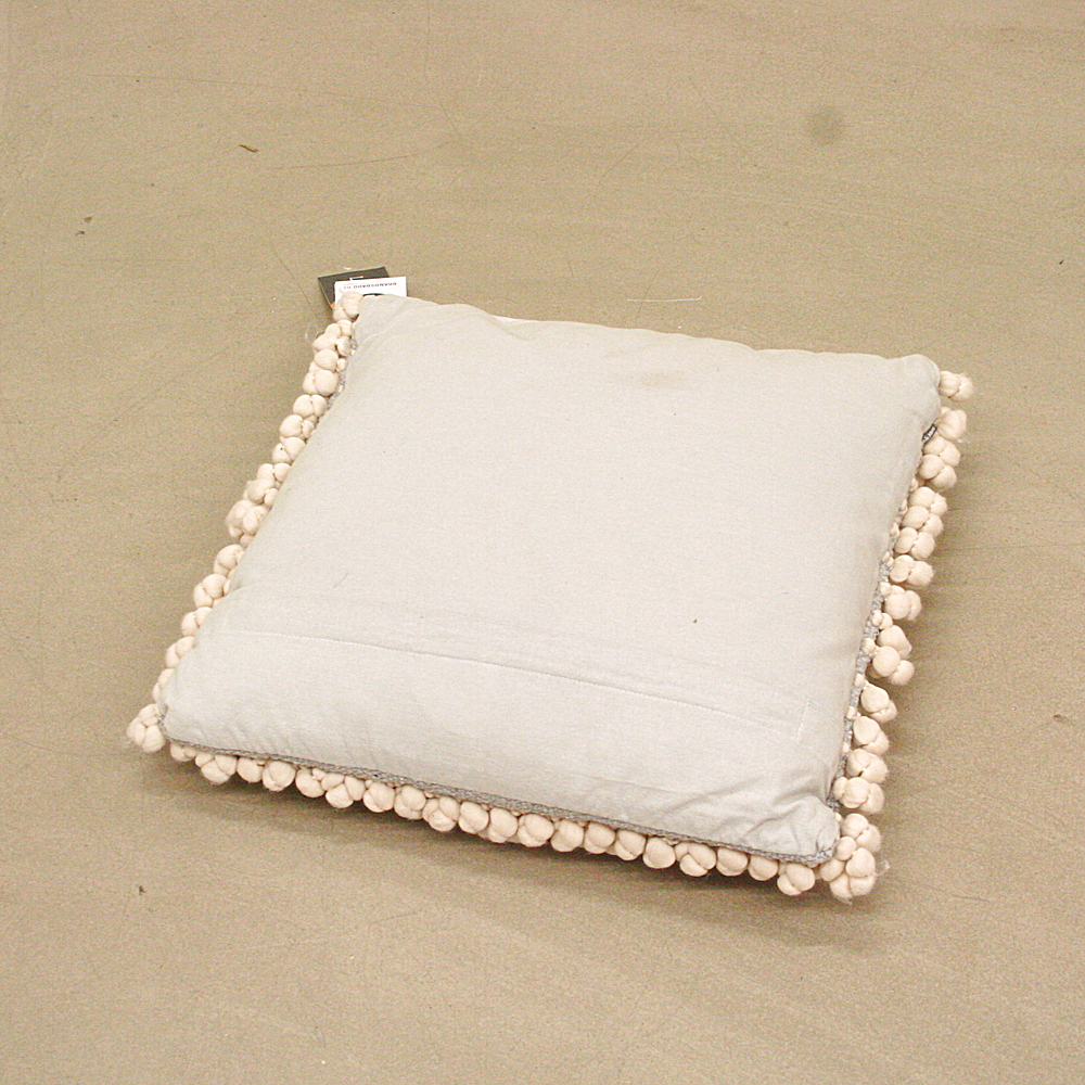 Kissen Bergen mit kleinen Stoffkugeln mit Inlett B 45 x L 45 cm